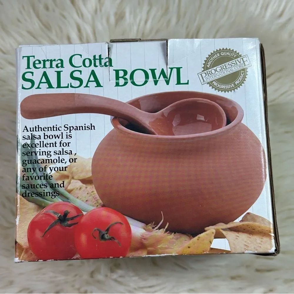 Rustic Terracotta Pot with Ladle - Picture 2 of 7